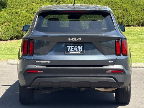 Used 2023 Kia Sorento LX AWD/4WD image 5
