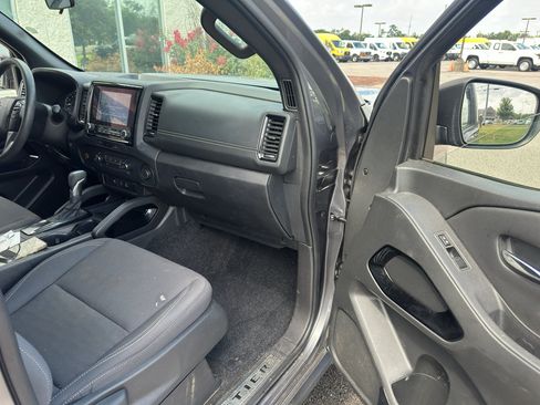 Used 2023 Nissan Frontier SV w/ Midnight Edition Package RWD image 10