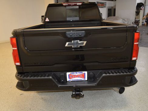 Used 2024 Chevrolet Silverado 2500 High Country w/ Midnight Edition image 4