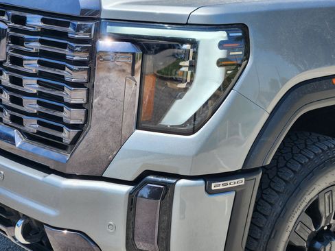 Used 2024 GMC Sierra 2500 Denali Ultimate AWD/4WD image 28