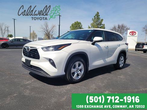 Used 2024 Toyota Highlander LE image 1