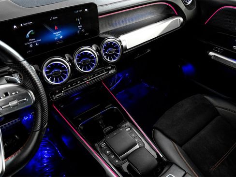 Used 2023 Mercedes-Benz EQB 300 4MATIC image 22