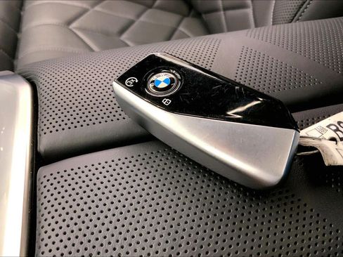 Used 2025 BMW 760i xDrive w/ Premium Package AWD/4WD image 19