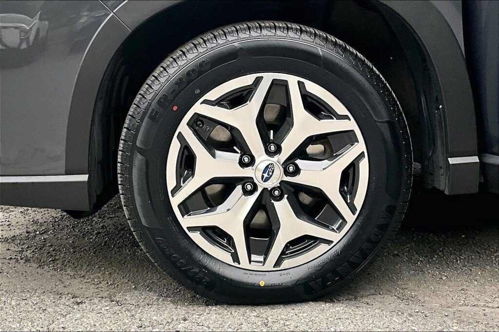 Certified 2023 Subaru Forester Premium AWD/4WD image 17