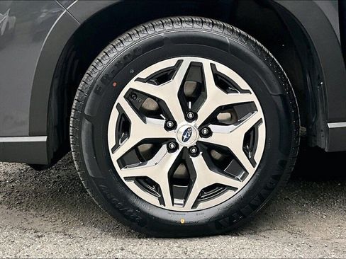 Certified 2023 Subaru Forester Premium AWD/4WD image 17