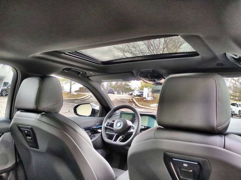 Certified 2025 BMW i5 xDrive40 w/ M Sport Package image 23