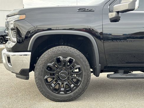 Used 2025 Chevrolet Silverado 2500 LTZ w/ LTZ Convenience Package image 19
