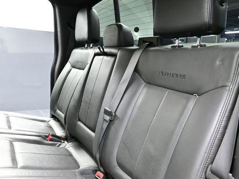 Used 2014 Ford F150 Platinum image 17