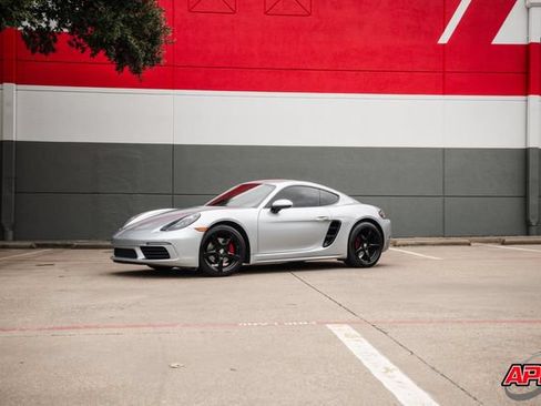 Used 2017 Porsche 718 Cayman RWD image 19