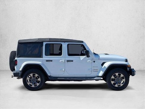 Used 2018 Jeep Wrangler Unlimited Sahara AWD/4WD image 4