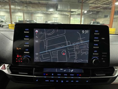 Used 2023 Toyota Sienna XLE w/ XLE Plus Package image 21