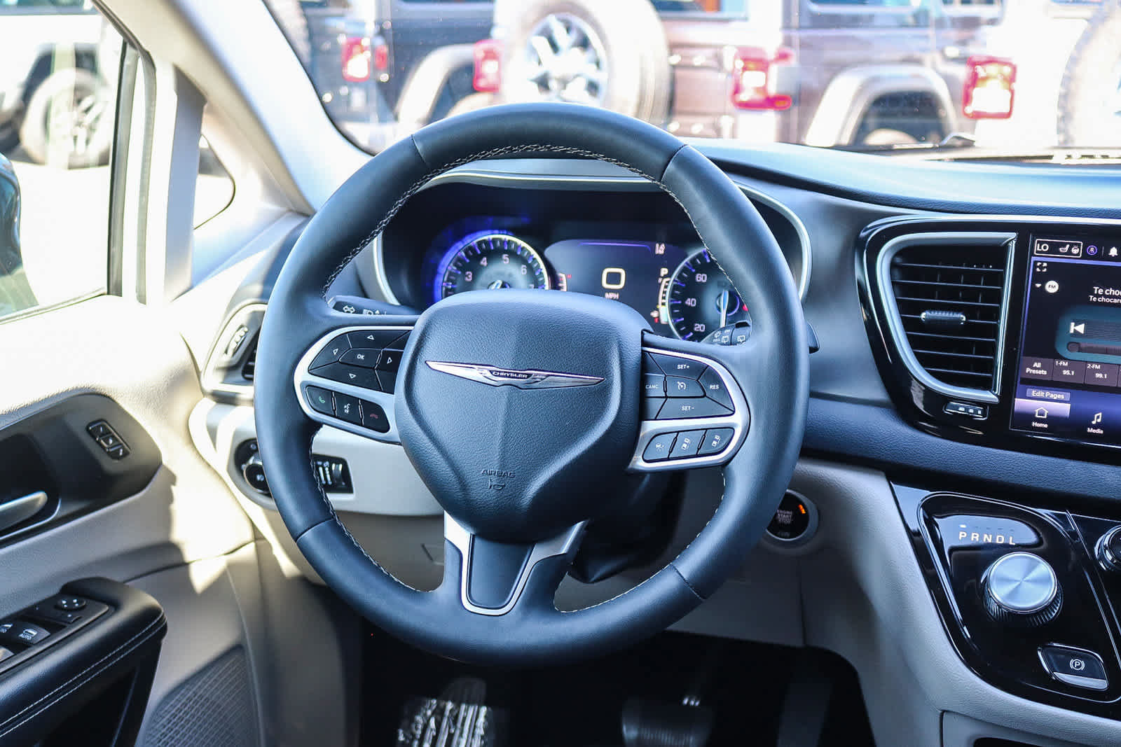 Used 2024 Chrysler Pacifica Touring-L FWD image 15