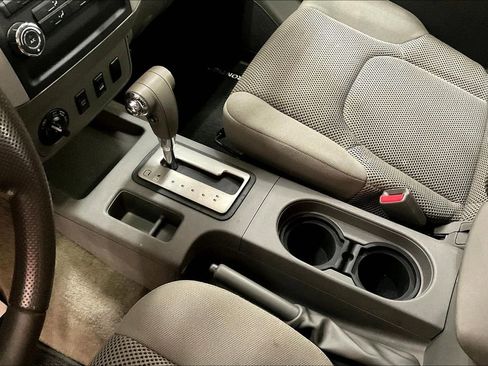 Used 2011 Nissan Frontier SV AWD/4WD image 9