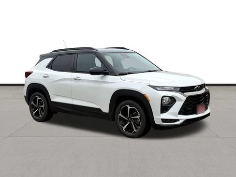 Used 2023 Chevrolet TrailBlazer RS w/ Sun and Liftgate Package FWD image 3
