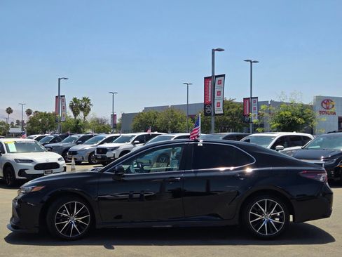 Used 2023 Toyota Camry SE FWD image 4