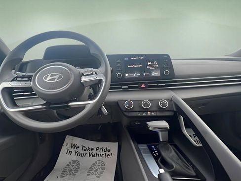 Certified 2024 Hyundai Elantra SE image 13