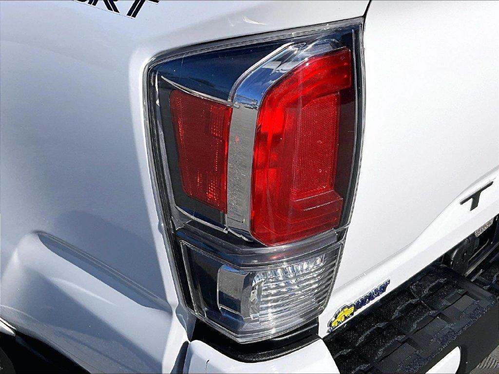 Used 2020 Toyota Tacoma TRD Sport AWD/4WD image 34