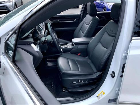 Used 2022 Cadillac XT5 Premium Luxury AWD/4WD image 8