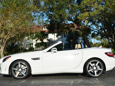Used 2015 Mercedes-Benz SLK 250 image 30