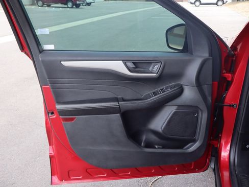 Used 2022 Ford Escape SE w/ SE Sport Appearance Package FWD image 23