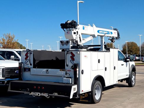 New 2024 Ford F550 4x4 SuperCab Super Duty image 4