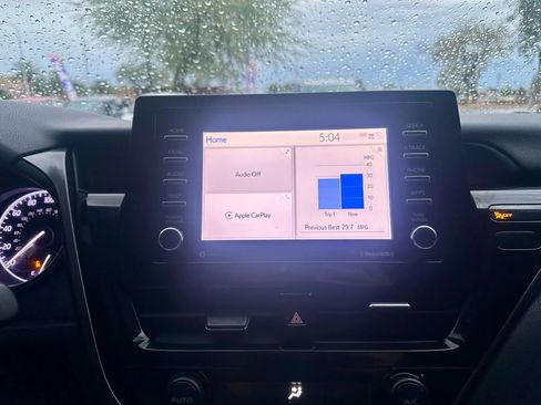 Used 2021 Toyota Camry SE image 12