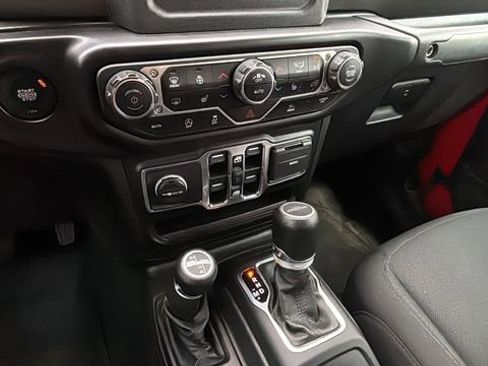 Used 2021 Jeep Gladiator Willys image 14