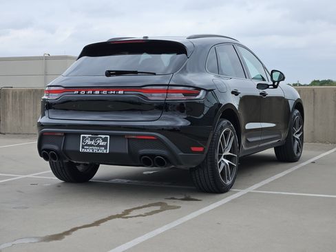 Certified 2026 Porsche Macan image 8