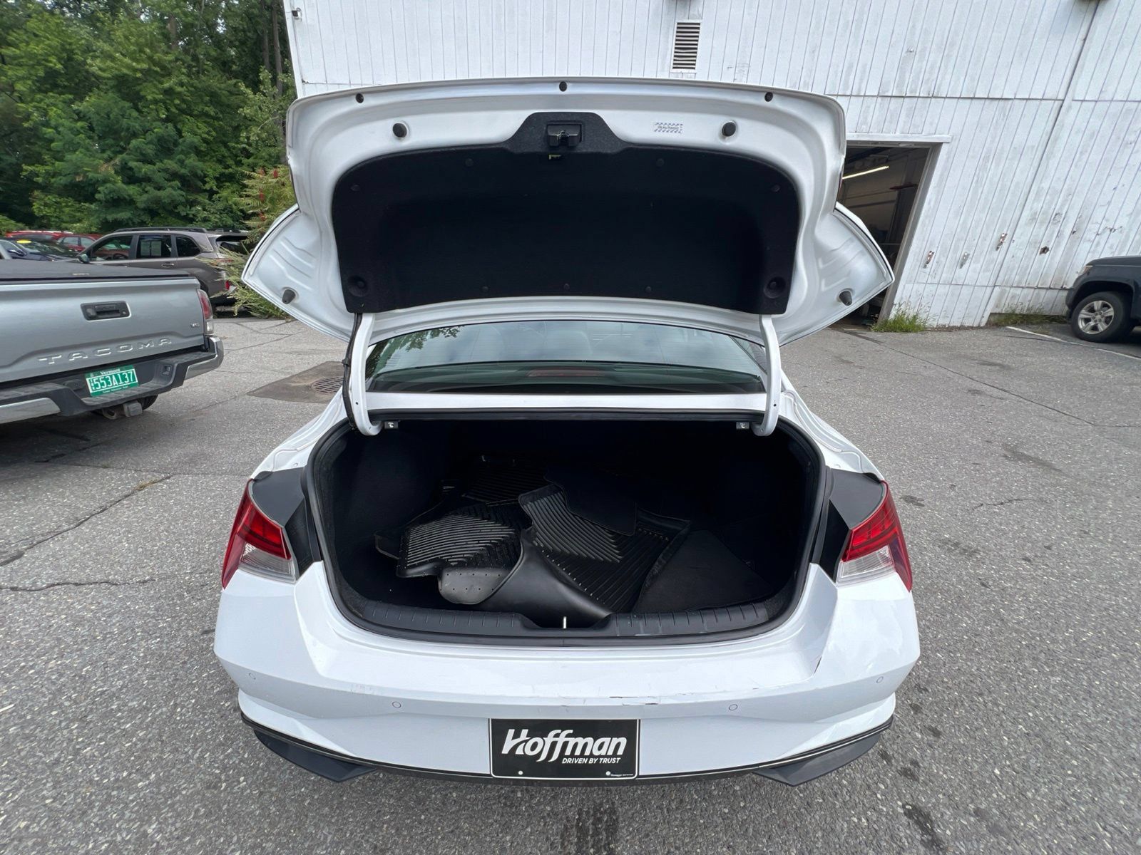 Used 2023 Hyundai Elantra Limited FWD image 18