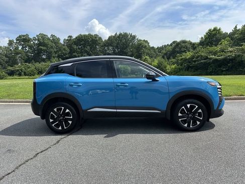 Certified 2025 Nissan Kicks SR FWD image 7