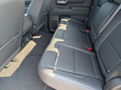 Used 2026 GMC Sierra 1500 SLT AWD/4WD image 12