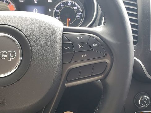 Used 2019 Jeep Cherokee Trailhawk AWD/4WD image 27