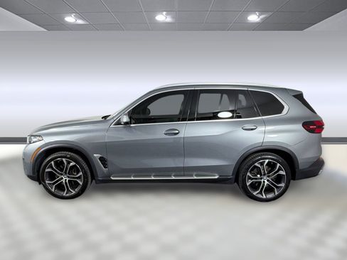 Used 2024 BMW X5 sDrive40i w/ Premium Package RWD image 2