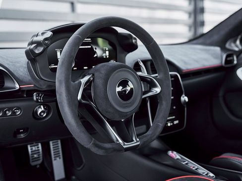Used 2023 McLaren Artura RWD image 43