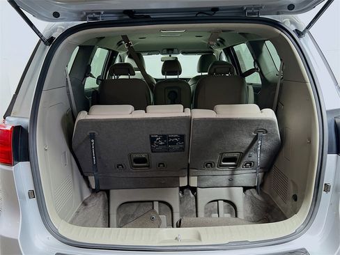 Used 2016 Kia Sedona LX w/ LX Convenience Package image 22