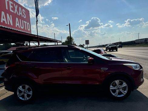 Used 2016 Ford Escape SE w/ Equipment Group 201A image 6