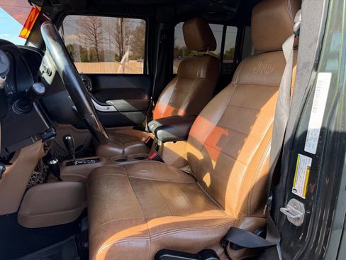 Used 2012 Jeep Wrangler Unlimited Sahara w/ Connectivity Group image 11