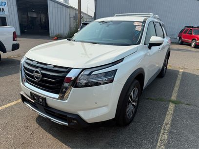Used 2023 Nissan Pathfinder SL