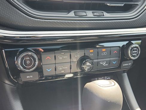 New 2025 Jeep Compass Limited w/ Sun & Sound Group image 13