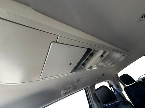 Used 2015 Chrysler Town & Country Touring FWD image 26
