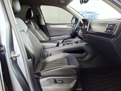 Used 2024 Volkswagen Atlas SEL Premium R-Line image 12