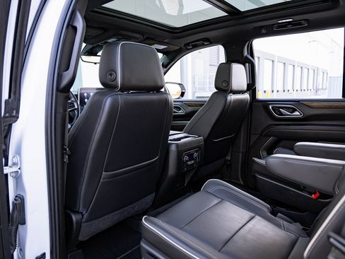 Used 2021 Chevrolet Tahoe Premier w/ Premium Package image 35