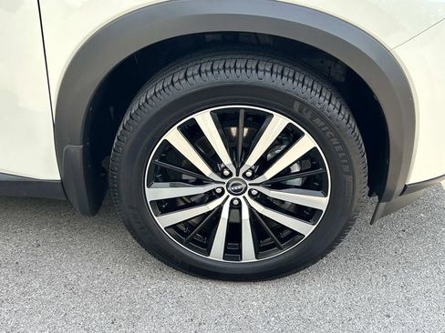 Certified 2024 Nissan Pathfinder Platinum AWD/4WD image 9
