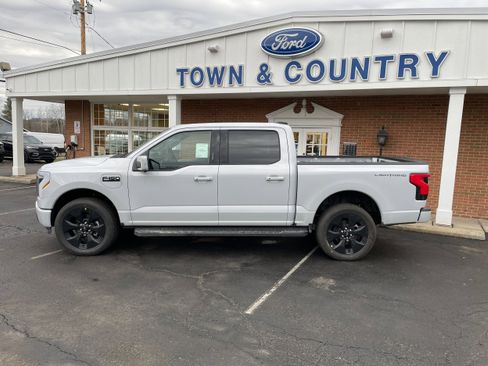 New 2025 Ford F150 Lightning Platinum w/ Dark Elements Package AWD/4WD image 8