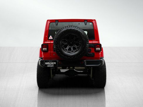 Used 2018 Jeep Wrangler Unlimited Sahara w/ Dual Top Group AWD/4WD image 4