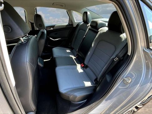 Used 2025 Volkswagen Jetta SE FWD image 23