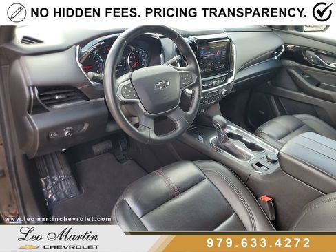 Used 2023 Chevrolet Traverse RS FWD image 17