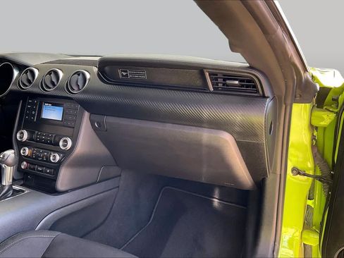 Used 2020 Ford Mustang Coupe RWD image 17