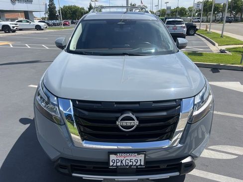 Used 2024 Nissan Pathfinder Platinum w/ Cargo Package FWD image 10