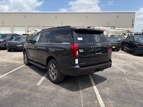 New 2026 Ford Expedition Active RWD image 3